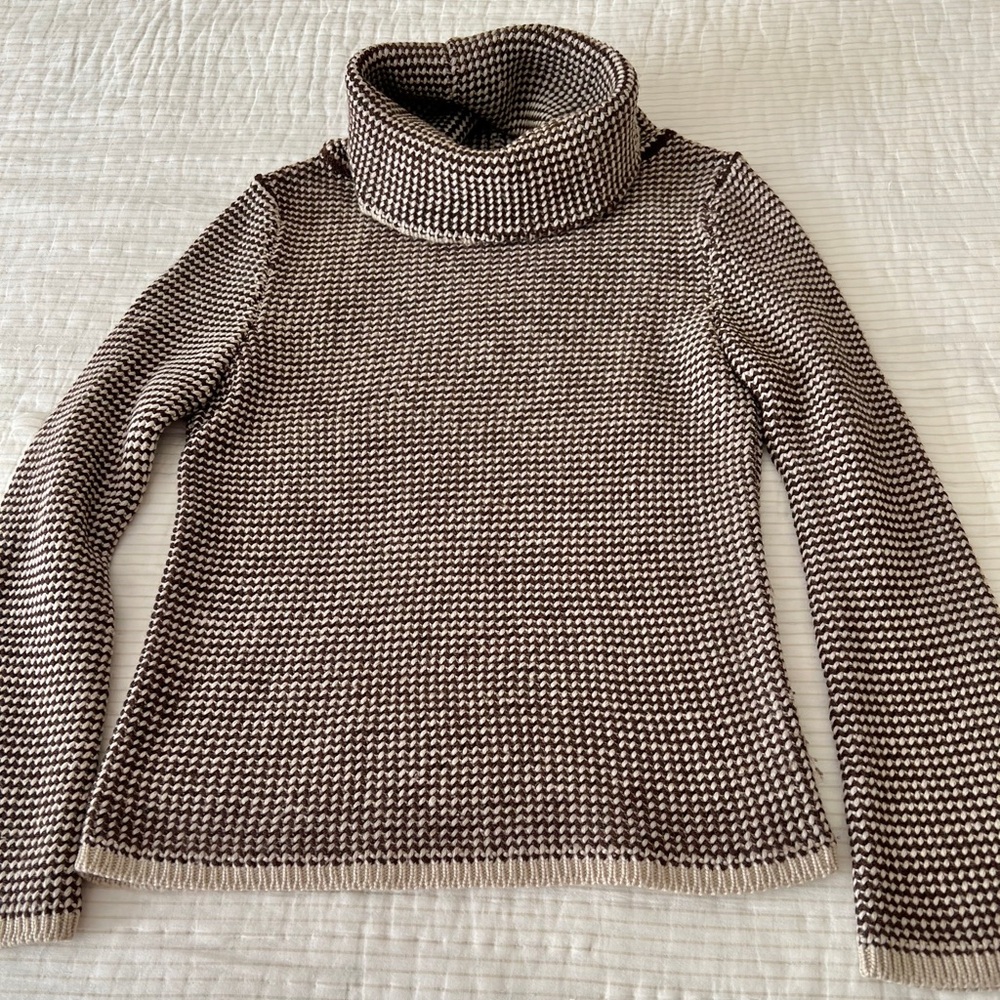 Women's Black and White Sweater 🖤🤍